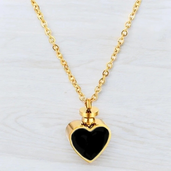 NKULTD Jewelry - 🆕️18K Gold Plated Reversible Heart Charm Stainless Steel Dainty Necklace 🤍🖤